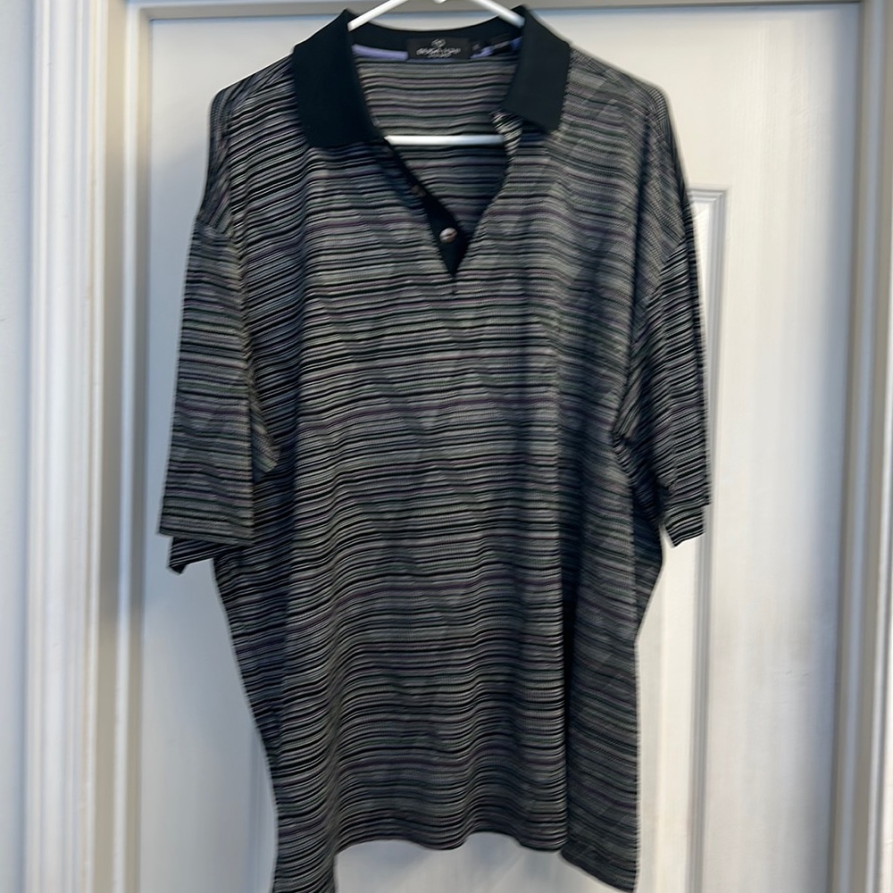 Bugatchi Uomo polo shirt. Good condition bu please note small hole on the back